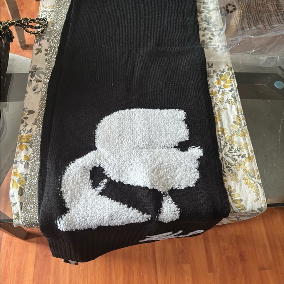 Karl lagerfeld scarf - Picture 3 of 4